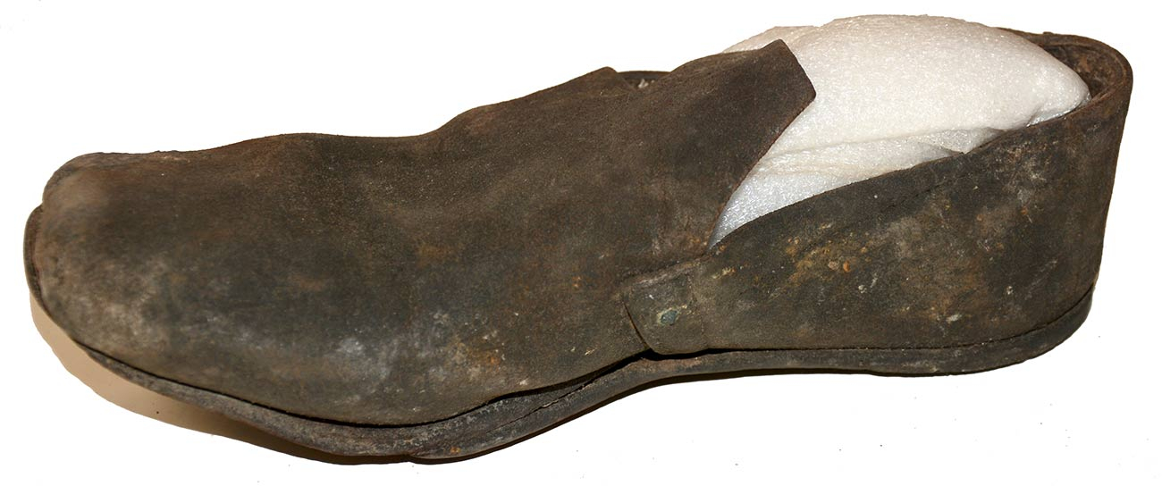 SCARCE CIVIL WAR ISSUE SHOE ALTERED TO CAMP/BARRACKS SHOE 