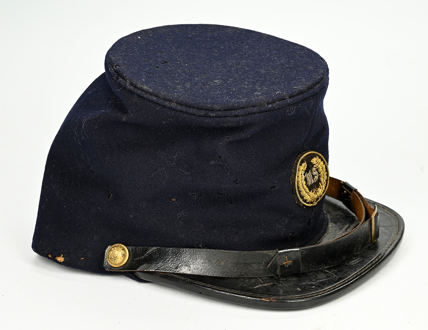 CIVIL WAR COMMERCIAL FORAGE CAP WITH MAINE BUTTONS AND ASSOCIATED INSIGNIA