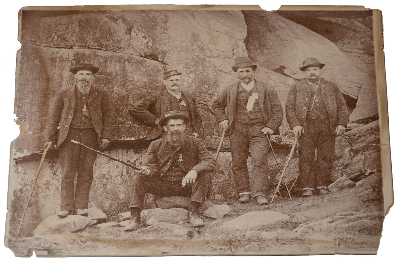 LARGE ANTIQUE COPY OF GETTYSBURG PHOTO – VETERANS AT DEVIL’S DEN