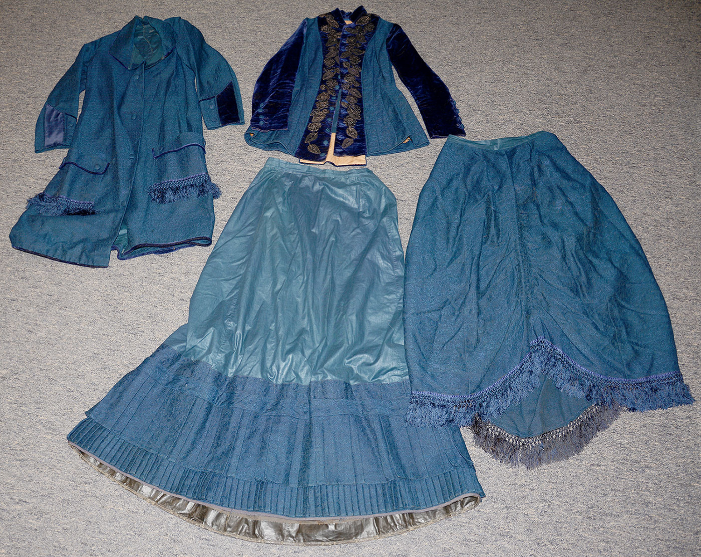 ELEGANT MIDNIGHT BLUE SILK 1880S 3-PIECE BUSTLE DRESS AND MATCHING COAT 