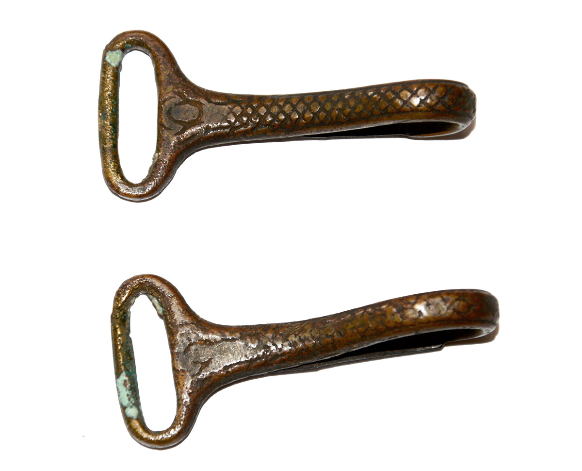 A PAIR OF SWORD DROP HOOKS FROM A LEECH & RIGDON CS TWO-PIECE RECTANGULAR INTERLOCKING BUCKLE